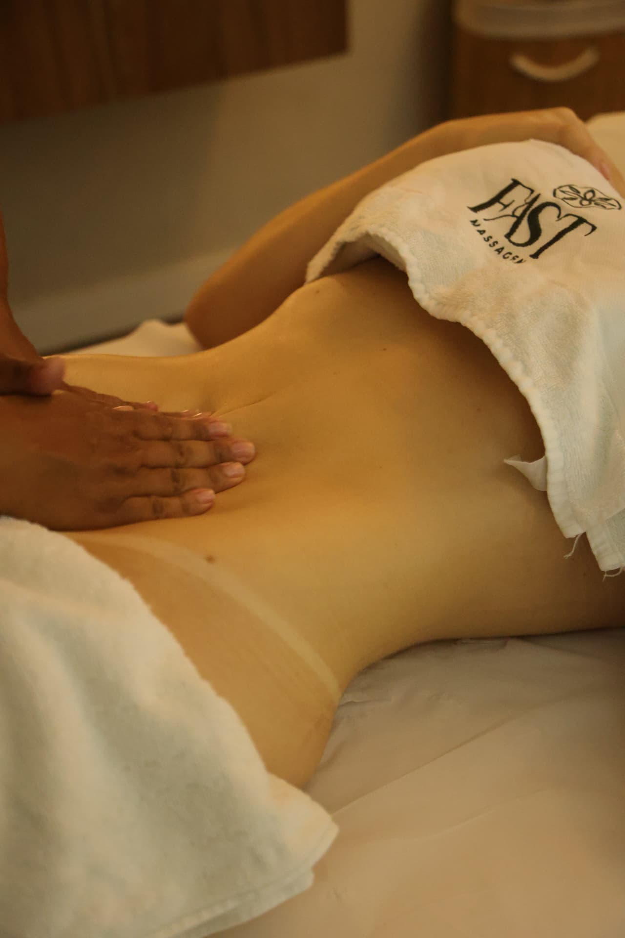 Massagem Lipo Manual by Mayra Morais